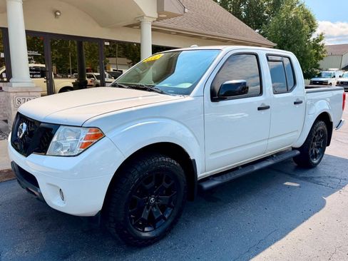 Used 2018 Nissan Frontier SV w/ Value Truck Package AWD/4WD image 1