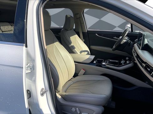 Used 2022 Lincoln Nautilus Reserve image 7