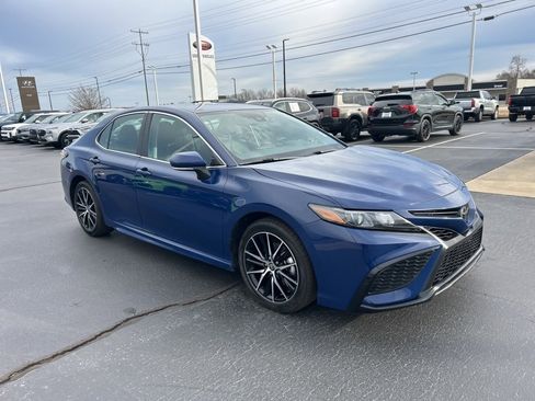 Used 2024 Toyota Camry SE image 19