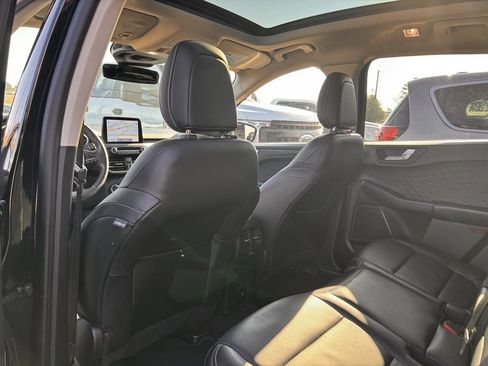 Used 2020 Ford Escape Titanium image 18