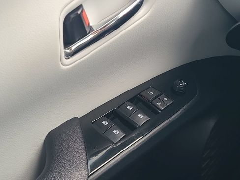 Used 2018 Toyota Prius Prime Advanced FWD image 17