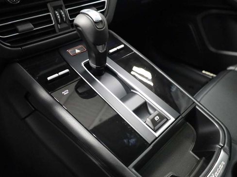 Certified 2026 Porsche Macan AWD/4WD image 29