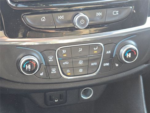 Used 2018 Chevrolet Traverse LT image 31