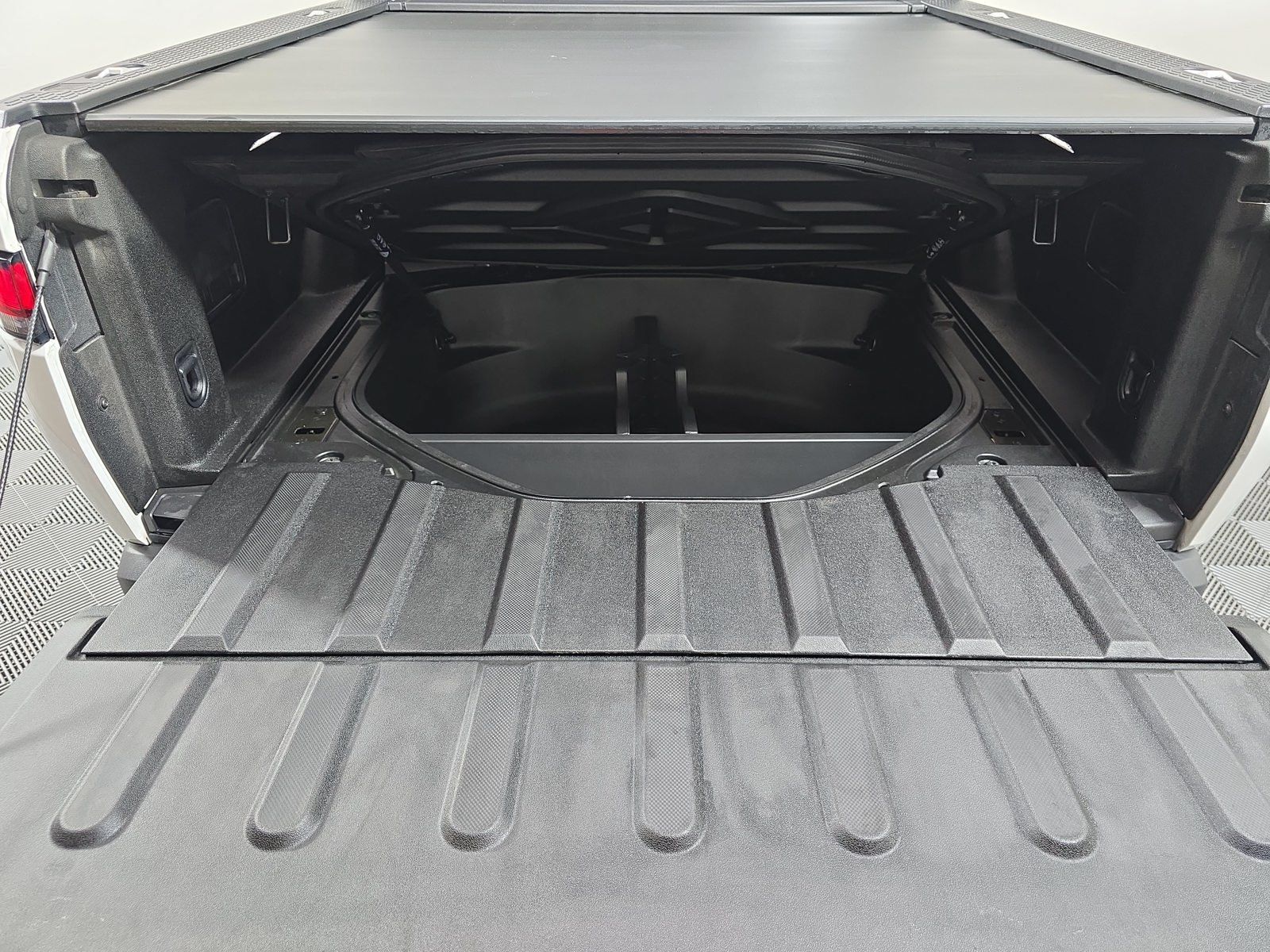 Used 2023 Rivian R1T Adventure Dual AWD/4WD image 15