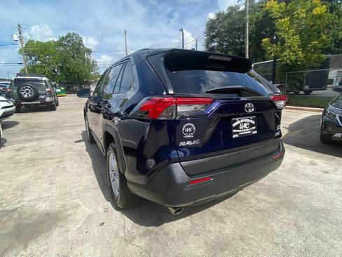 Used 2019 Toyota RAV4 XLE w/ Carpet Mat Package AWD/4WD image 5