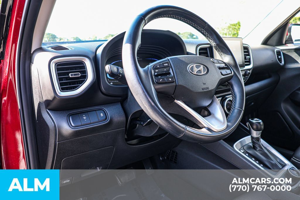 Used 2025 Hyundai Venue SEL FWD image 26