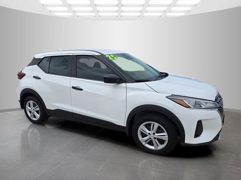 Used 2025 Nissan Kicks Play S FWD image 2