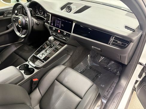 Used 2025 Porsche Macan image 15
