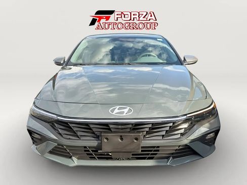 Used 2024 Hyundai Elantra SE FWD image 2
