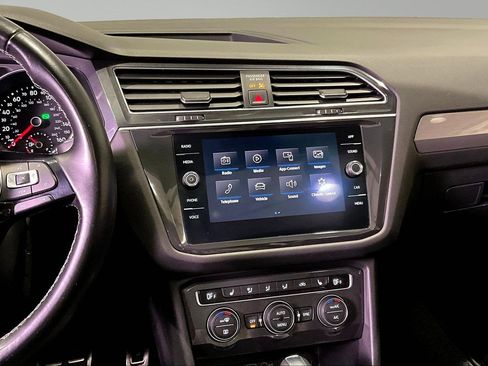 Used 2020 Volkswagen Tiguan SE R-Line image 9