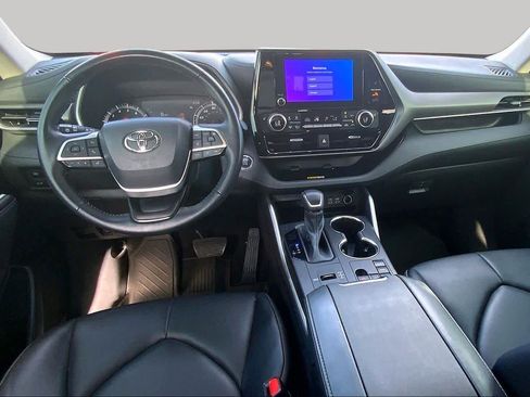Used 2023 Toyota Highlander XLE FWD image 16