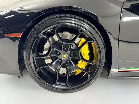 Used 2018 Lamborghini Huracan LP 580-2 RWD image 37