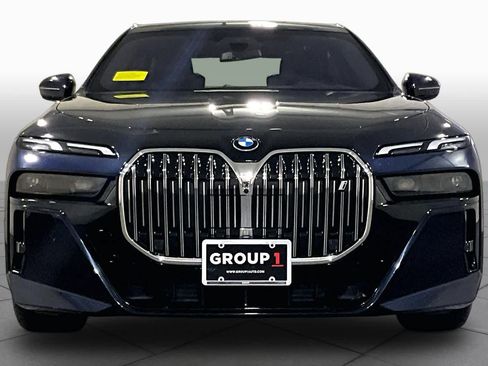 Certified 2023 BMW i7 xDrive60 AWD/4WD image 3