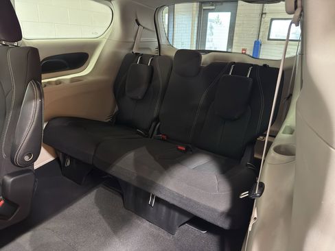Used 2024 Chrysler Voyager LX image 12