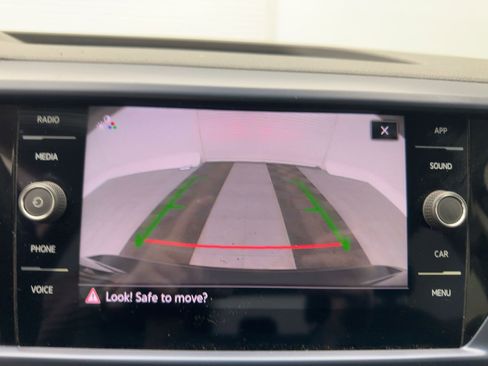 Used 2022 Volkswagen Taos SE w/ Panoramic Sunroof Package image 23