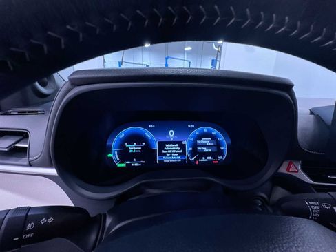 Used 2025 Toyota Sienna Limited image 22