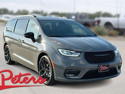 Used 2025 Chrysler Pacifica Limited