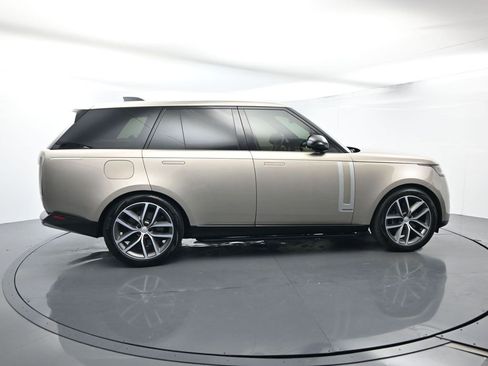 Used 2025 Land Rover Range Rover Autobiography image 16