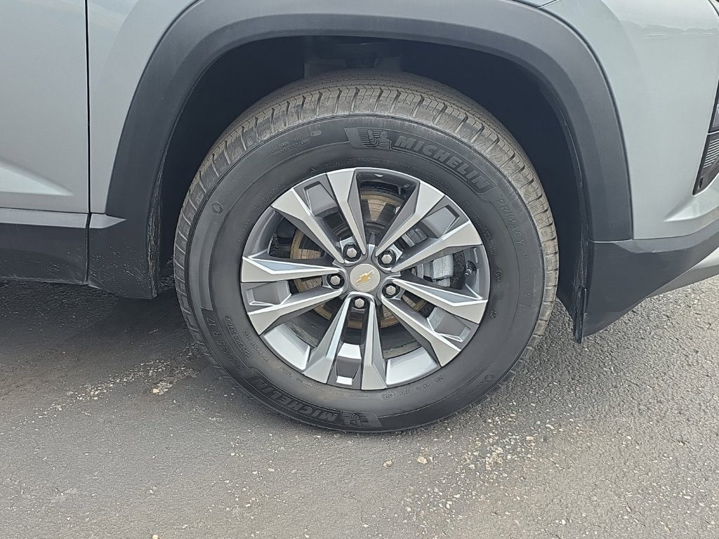 Used 2026 Chevrolet Equinox LT AWD/4WD image 16