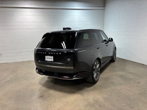Used 2023 Land Rover Range Rover SE image 7