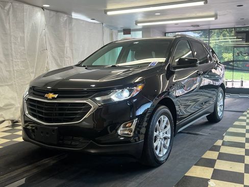 Used 2019 Chevrolet Equinox LT w/ Sun & Navigation Package AWD/4WD image 3