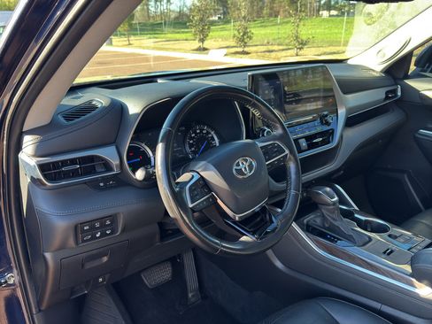 Used 2021 Toyota Highlander Platinum image 9