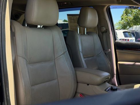 Used 2011 Jeep Grand Cherokee Limited w/ Luxury Group II AWD/4WD image 20