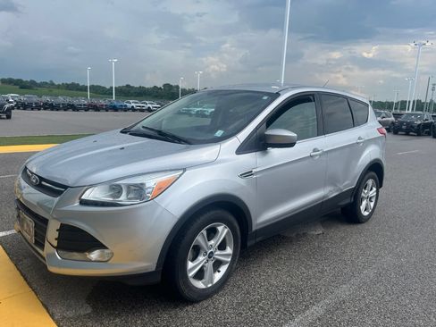 Used 2016 Ford Escape SE FWD image 1