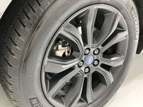 Used 2019 Ford Edge Titanium FWD image 14