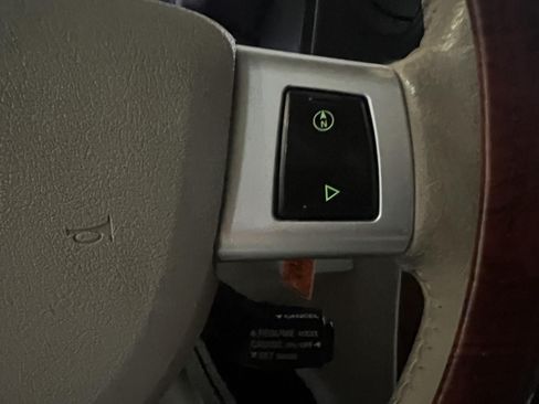 Used 2008 Jeep Commander Overland AWD/4WD image 11