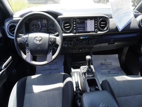 Used 2020 Toyota Tacoma TRD Off-Road w/ Technology Package AWD/4WD image 2