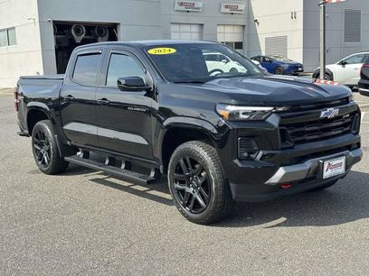 Used 2024 Chevrolet Colorado Z71 w/ Z71 Convenience Package 2