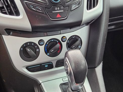Used 2013 Ford Focus SE FWD image 24