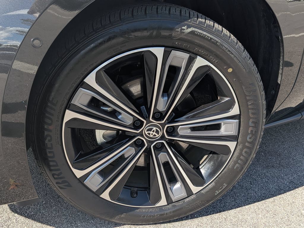 Used 2024 Toyota bZ4X FWD image 6