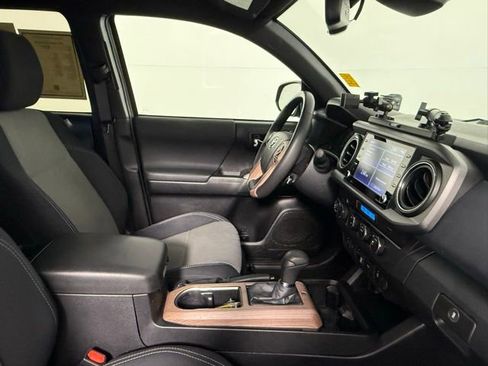 Used 2022 Toyota Tacoma TRD Off-Road w/ Technology Package image 58