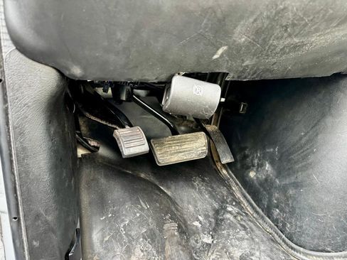 Used 2016 Chevrolet Express 3500 image 24