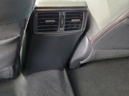 Used 2018 Nissan Rogue SV image 19