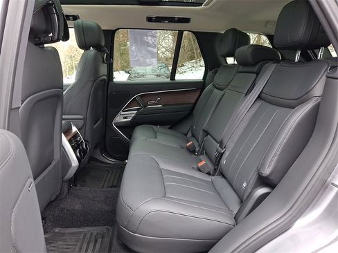 Used 2024 Land Rover Range Rover SE image 10