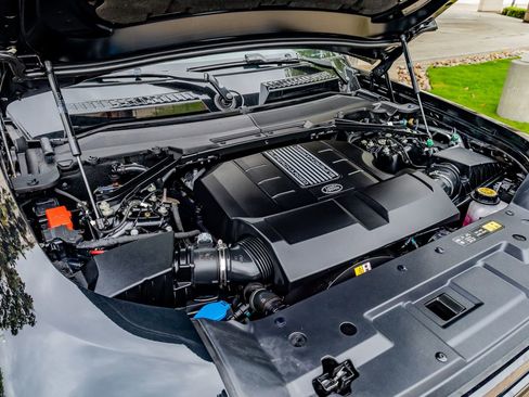 Used 2025 Land Rover Defender 130 V8 image 42