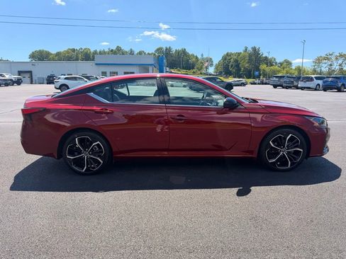 Used 2024 Nissan Altima 2.5 SR FWD image 11
