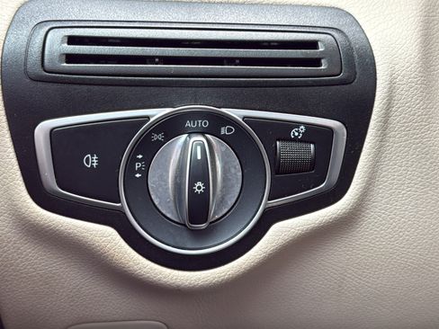Used 2022 Mercedes-Benz GLC 300 4MATIC image 28