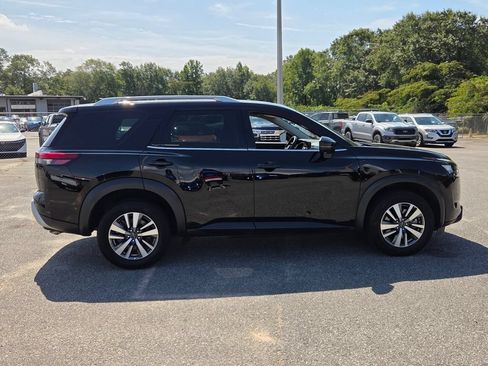 Used 2025 Nissan Pathfinder SL AWD/4WD image 12