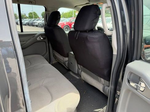 Used 2013 Nissan Frontier SV image 19