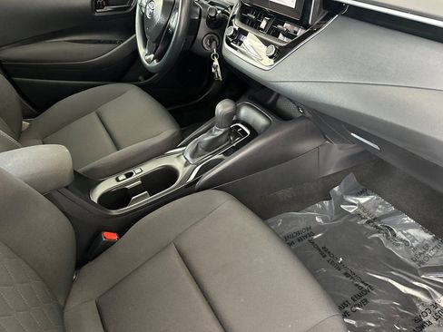 Used 2025 Toyota Corolla LE FWD image 17