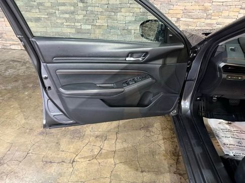 Used 2021 Nissan Altima 2.0 SR FWD image 11