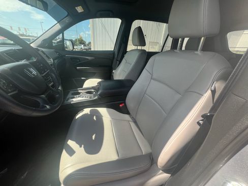 Used 2025 Honda Passport EX-L image 14
