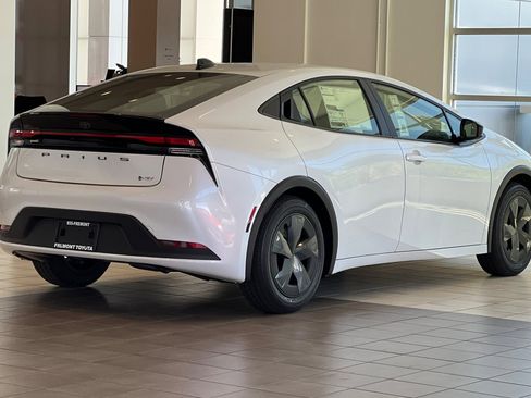 Certified 2026 Toyota Prius LE image 5