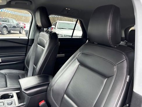 Used 2023 Ford Explorer XLT image 10