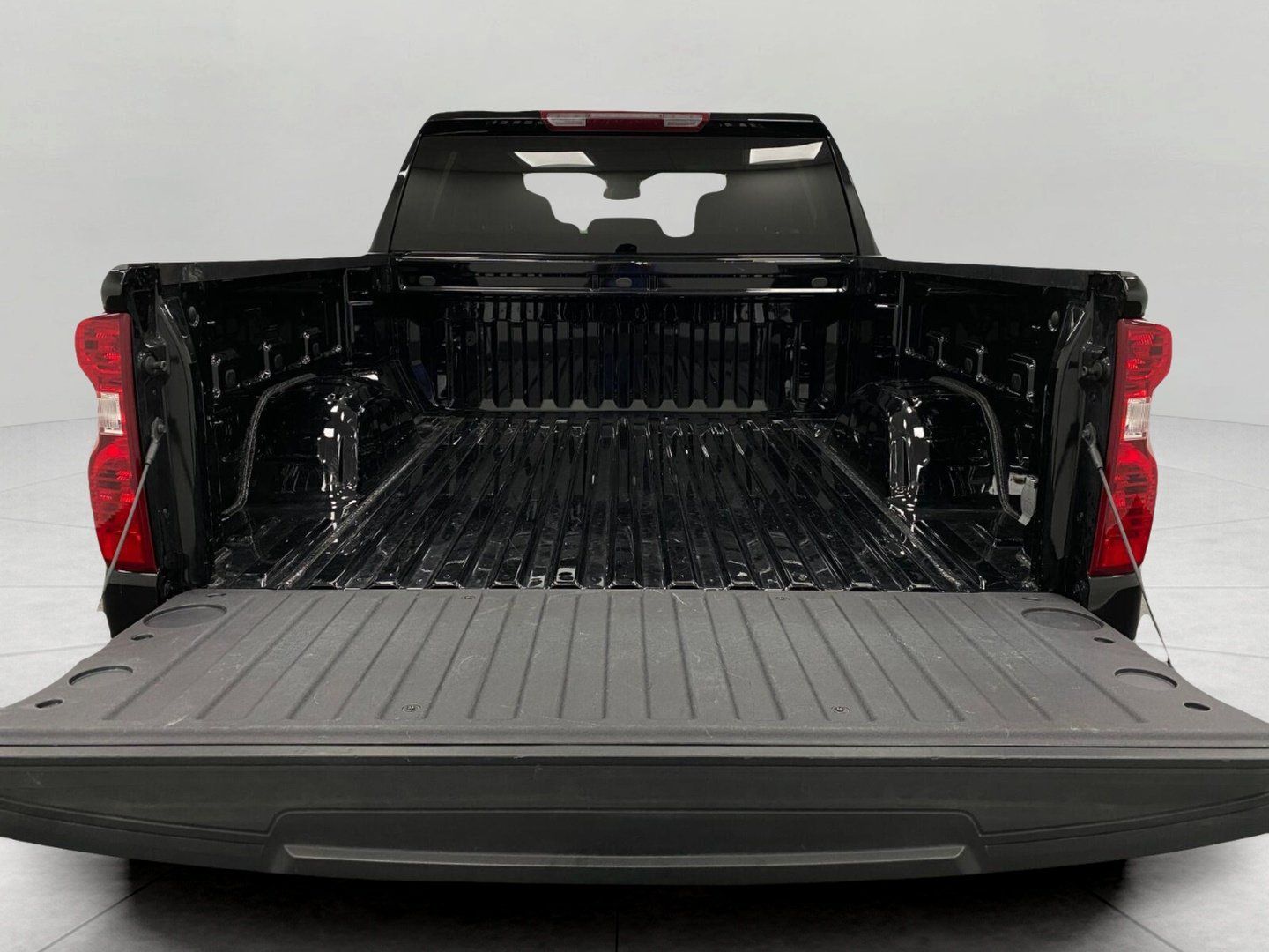 Used 2024 Chevrolet Silverado 1500 LT AWD/4WD image 7