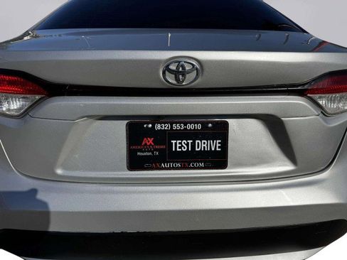 Used 2020 Toyota Corolla LE image 16